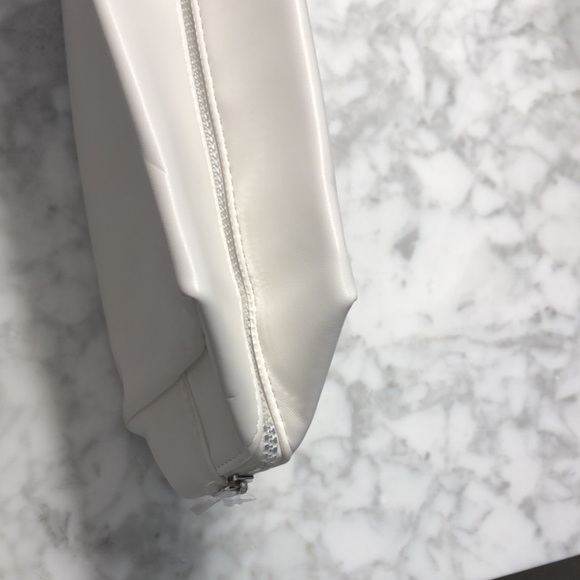 Kerastase travel bag- NWT - Picture 4 of 7